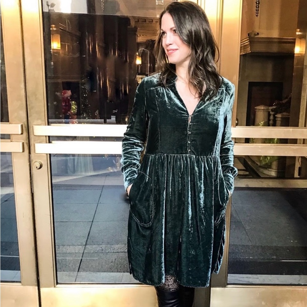 HOLDING HORSES green velvet Long Sleeve Dress